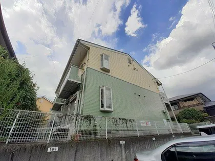 ファミ-ル渡辺【2階】の外観