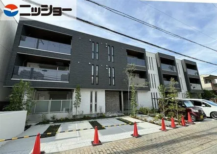 エスポワ ルミエール【1階】の外観