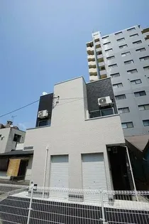 クワトロ ヴィラ天神南の画像