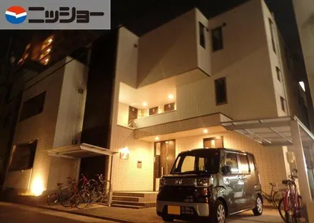 White Ash【1階】の外観