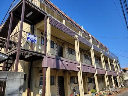 マンションローレル【1階】の外観