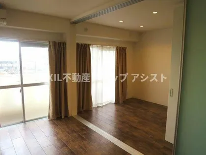 エミネンス園【305号室】の居間