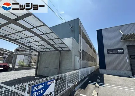 プリウス アミティの画像