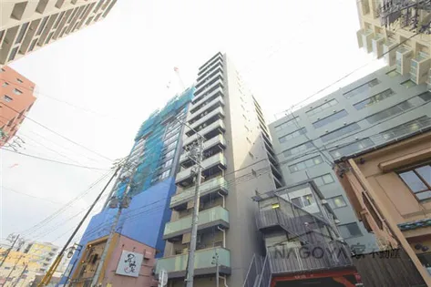 ライブコート泉【1階】の外観