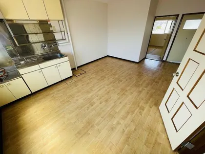 シャルムスワン【2階】の居間