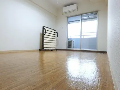 ヤマザキ・メゾンド・ファム【311号室】の居間