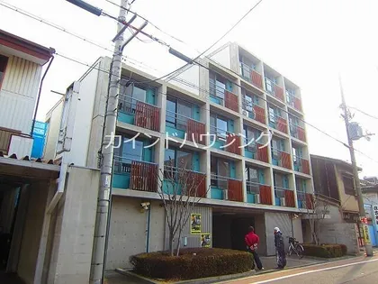 メネダス【4階】の外観