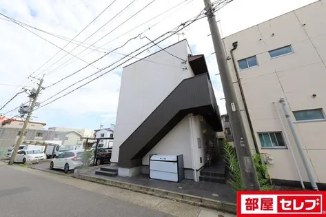 L’endroit apaisant(ランドロワアペザン)【2階】の外観