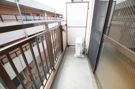 ADESSO【2階】の内装