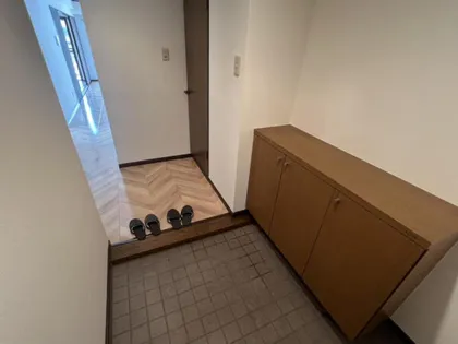 ピエドラ・ブランカ中央町【501号室】の玄関