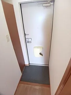 ヴィル クラージュ【0103号室】の玄関