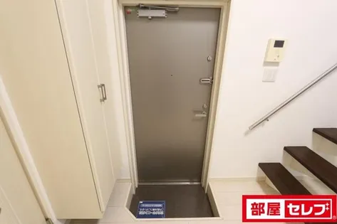 アップルスクエア【1階】の玄関