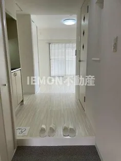 メゾン・ド・キャラミ【403号室】の玄関