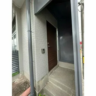 ネログリージョ【1階】の玄関