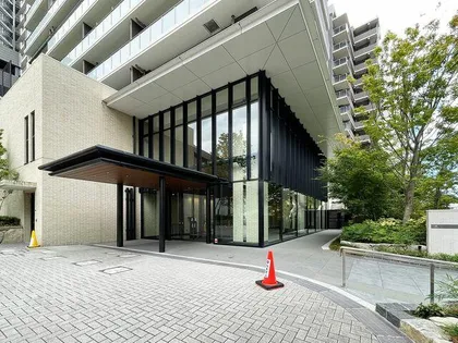 ザ・パークハウス桜坂サンリヤン【19階】の玄関