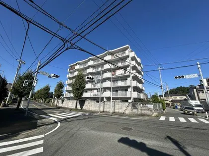 ホワイトコーポ大谷【5階】の外観