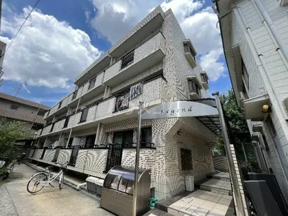 レジェンド【2階】の外観