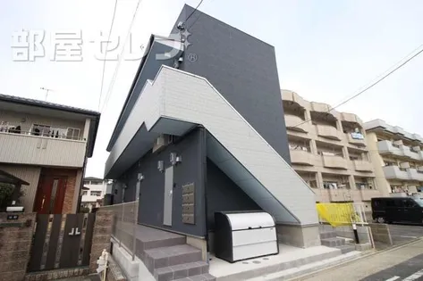 Siete Verano【1階】の外観