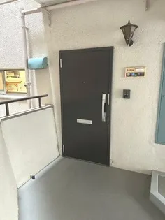 紅梅台ハイツ2号棟【214号室】の玄関