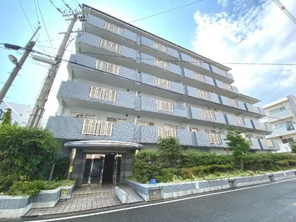 ファミリア三国の画像