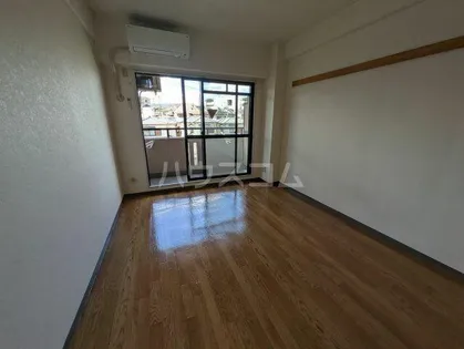 メルベーユ【3階】の居間