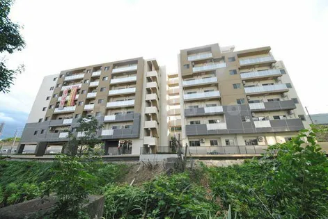 大阪府吹田市千里万博公園【マンション】の外観