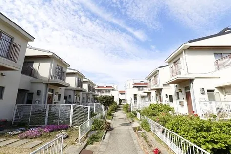 URタウンハウス岩岡【0130001号室】の外観