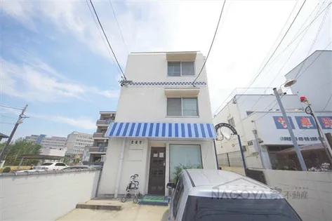 レジデンスウィズマイガレージ【3階】の外観