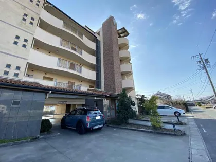 愛知県豊川市三蔵子町福地荒古【マンション】の外観