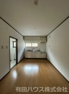 ファミリー四季【102号室】の居間