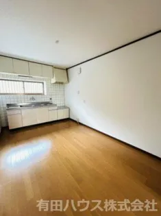 ファミリー四季【102号室】の居間