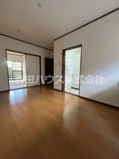 ファミリー四季【102号室】の居間