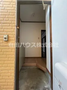 ファミリー四季【102号室】の玄関