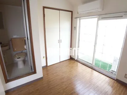 メゾン・ド・KS【2階】の居間