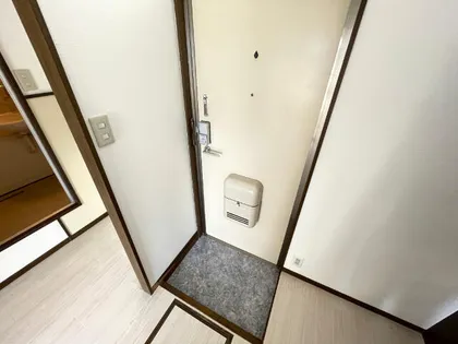 アメニティハイツ【2階】の玄関