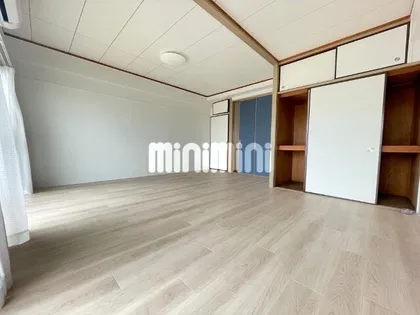 片原増田ビル【3階】の玄関