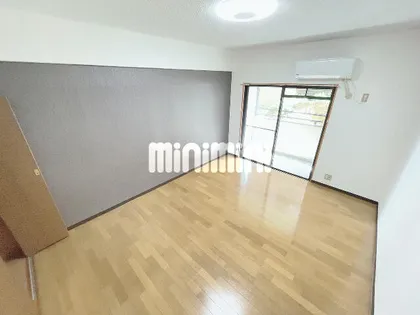 シャトー24【1階】の居間