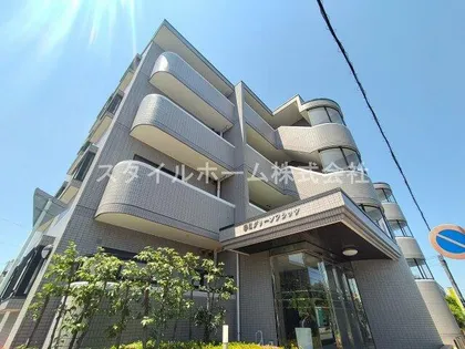 春日グリーンフラッツ【3階】の外観