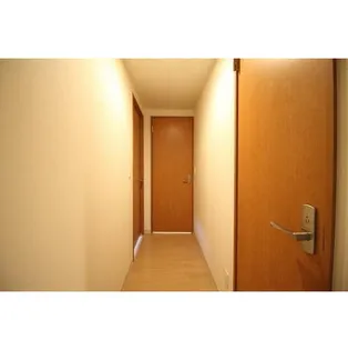 ロイヤルヒルズ【102号室】の玄関