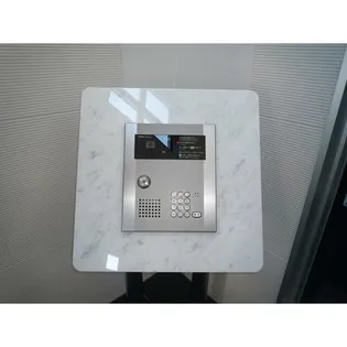 ロイヤルヒルズ【102号室】の玄関