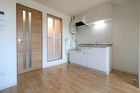 サン・シャイン【2階】の居間