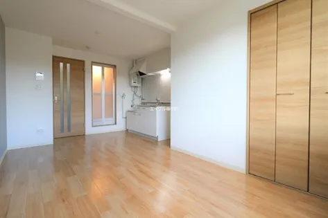 サン・シャイン【2階】の内装