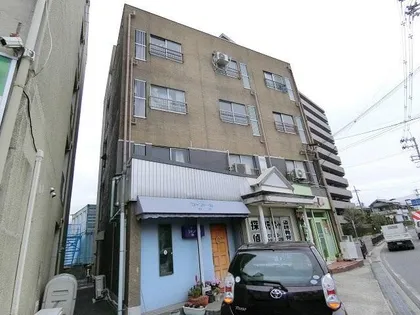 山辺マンション【4階】の外観