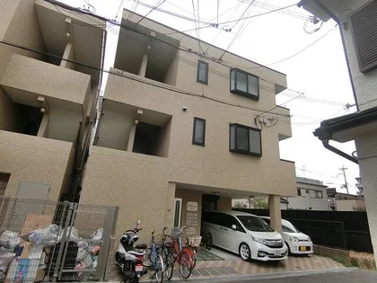 ファミーユ東館の画像