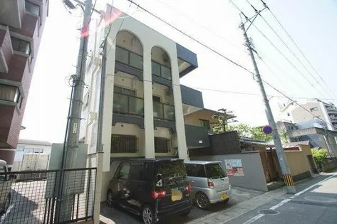ファミール保奈の画像