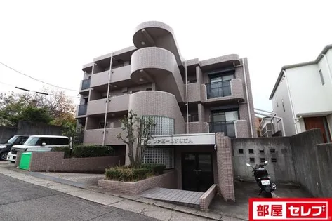 ファミーユすなごB【2階】の外観