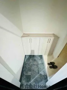 リビングライフ八尾山本【2階】の玄関