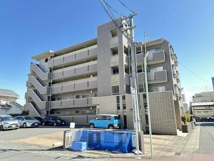 ラトゥール一社の画像