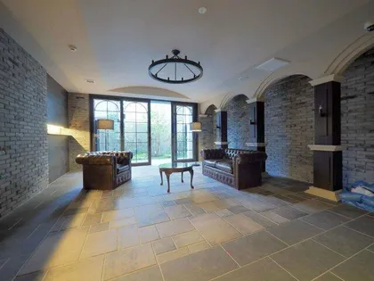 レジュールアッシュ玉造【10階】の玄関