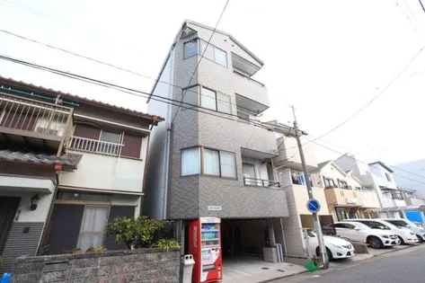 スリーハイツの画像